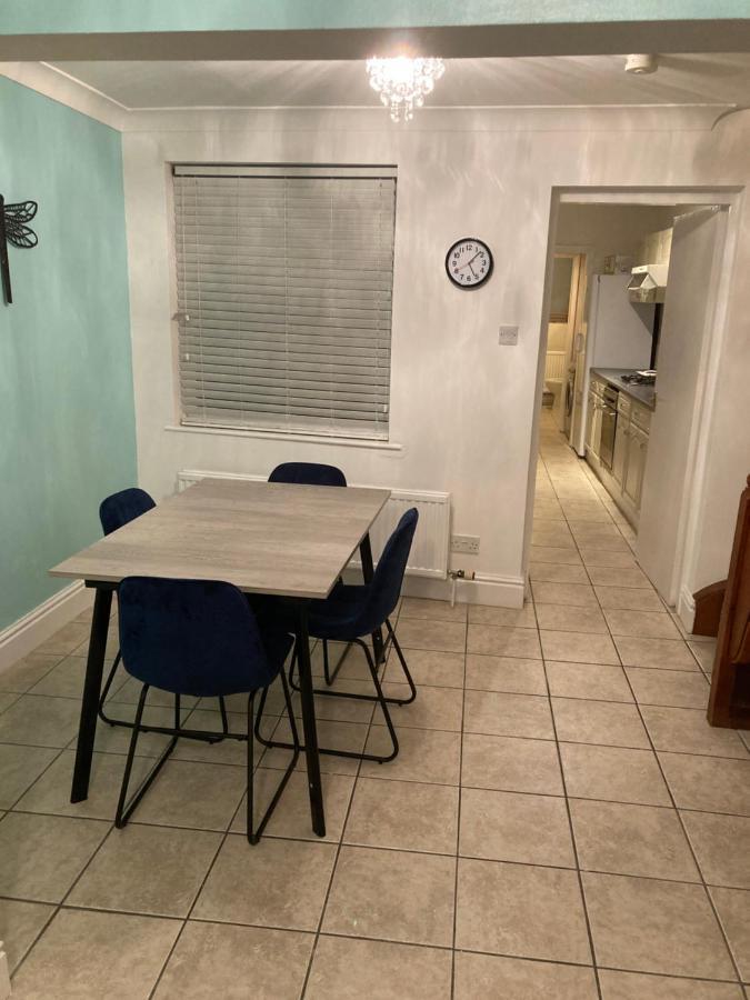 Holiday home Lovely 2 Bed House In Towncentre *