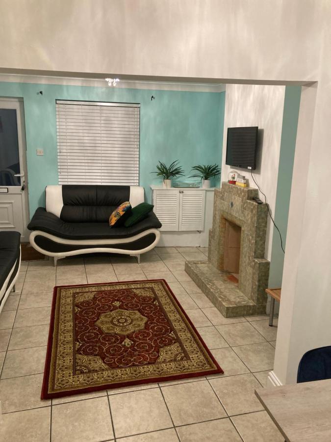 Lovely 2 Bed House In Towncentre Boston